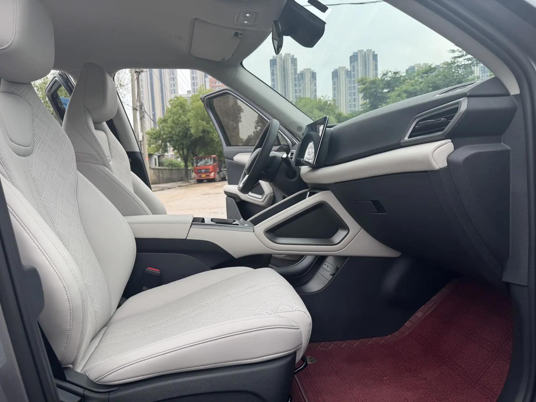 BYD 2025 Yuan UP 301KM Pilot Automatic Gear 16