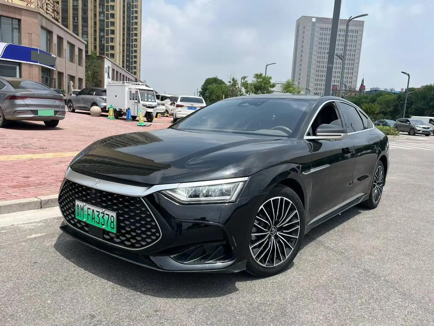 BYD 2023 Han DM-i 1.5T Stepless Champion Edition 121KM Honorable Automatic Gear