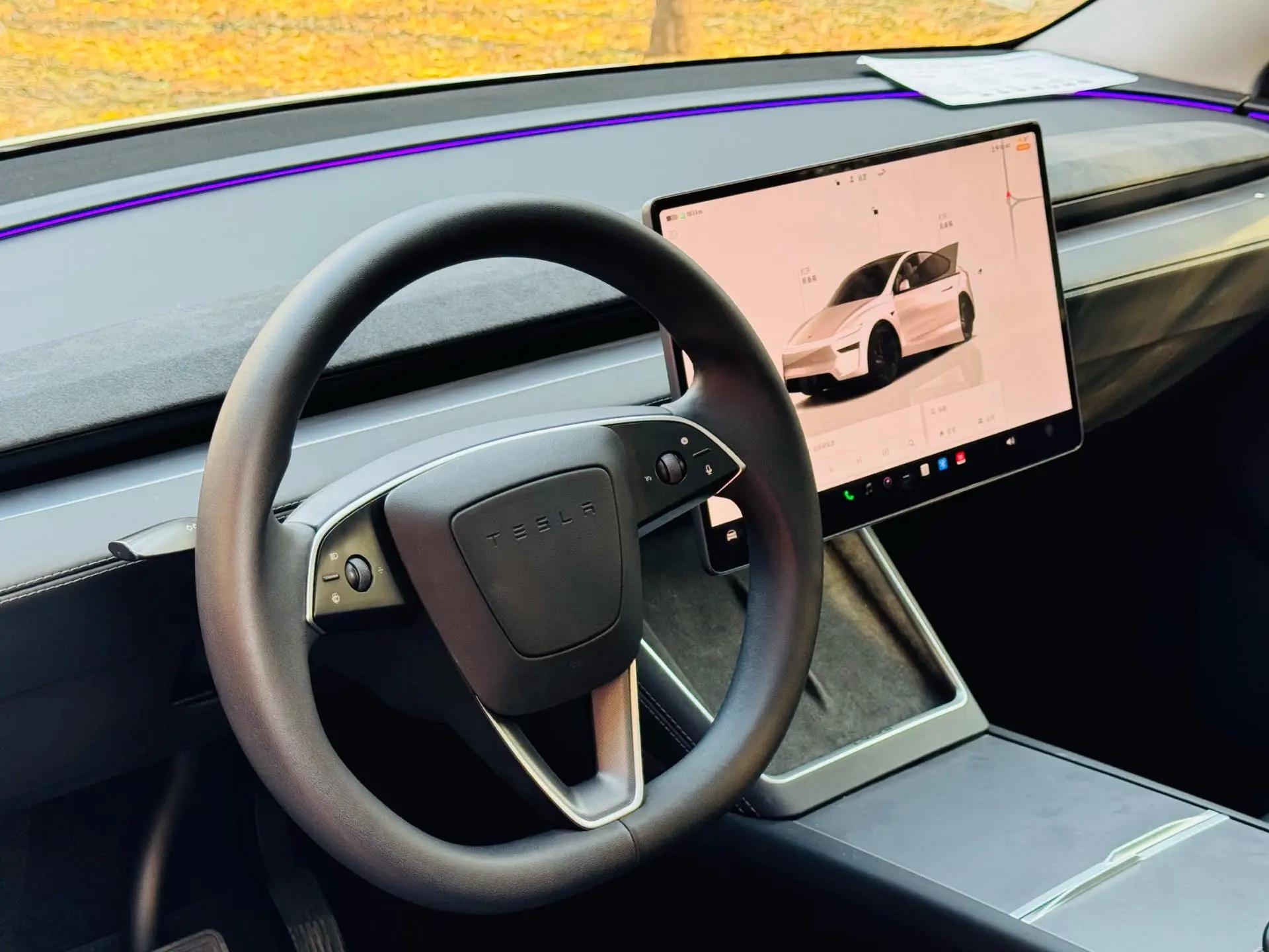 Tesla 2025 Model Y Rear-Wheel Drive Automatic 5