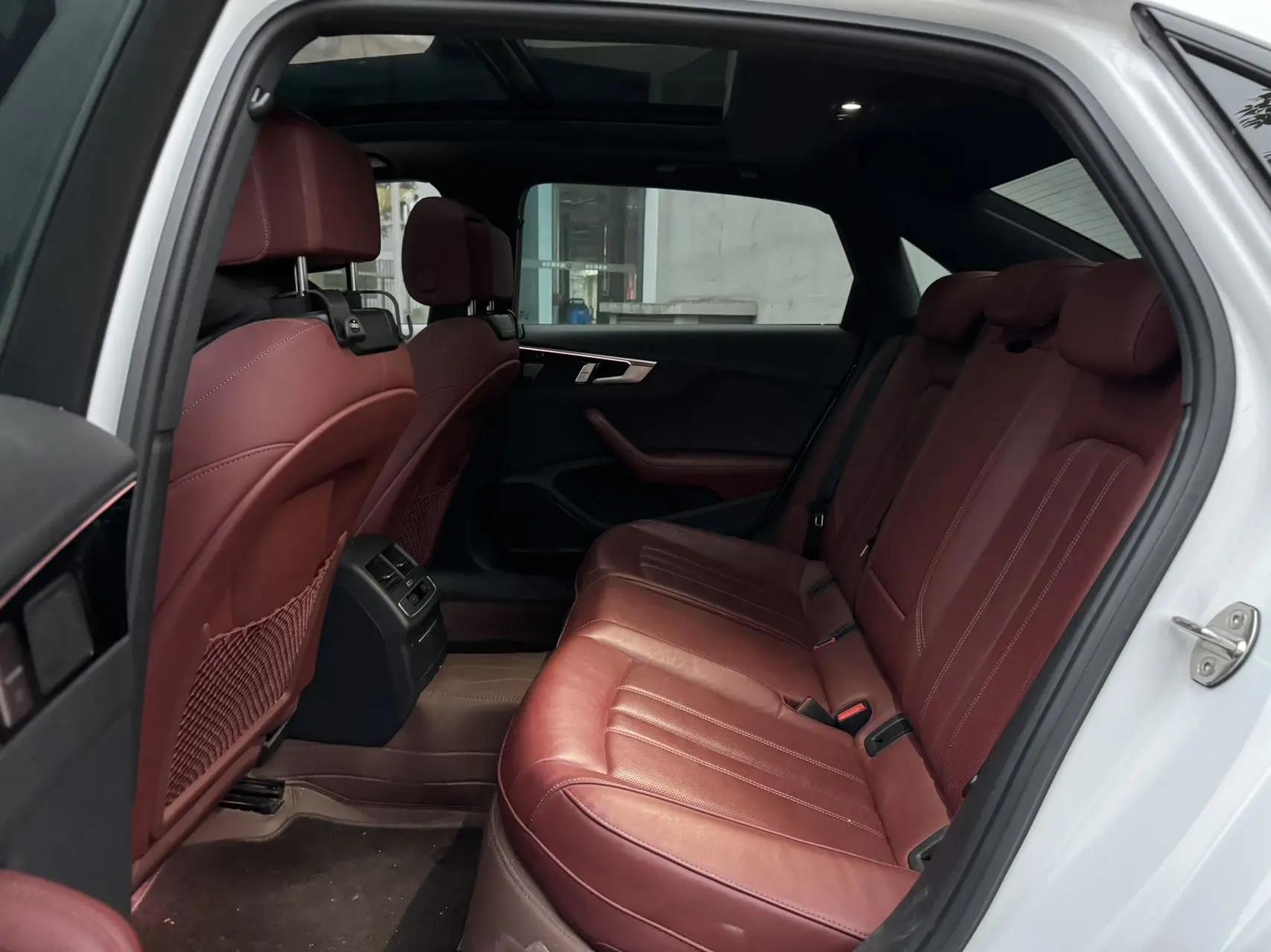 Audi 2024 A4L 2.0TFSI 40TFSI Deluxe Dynamic (Starry Night Edition) Automatic Gear 5