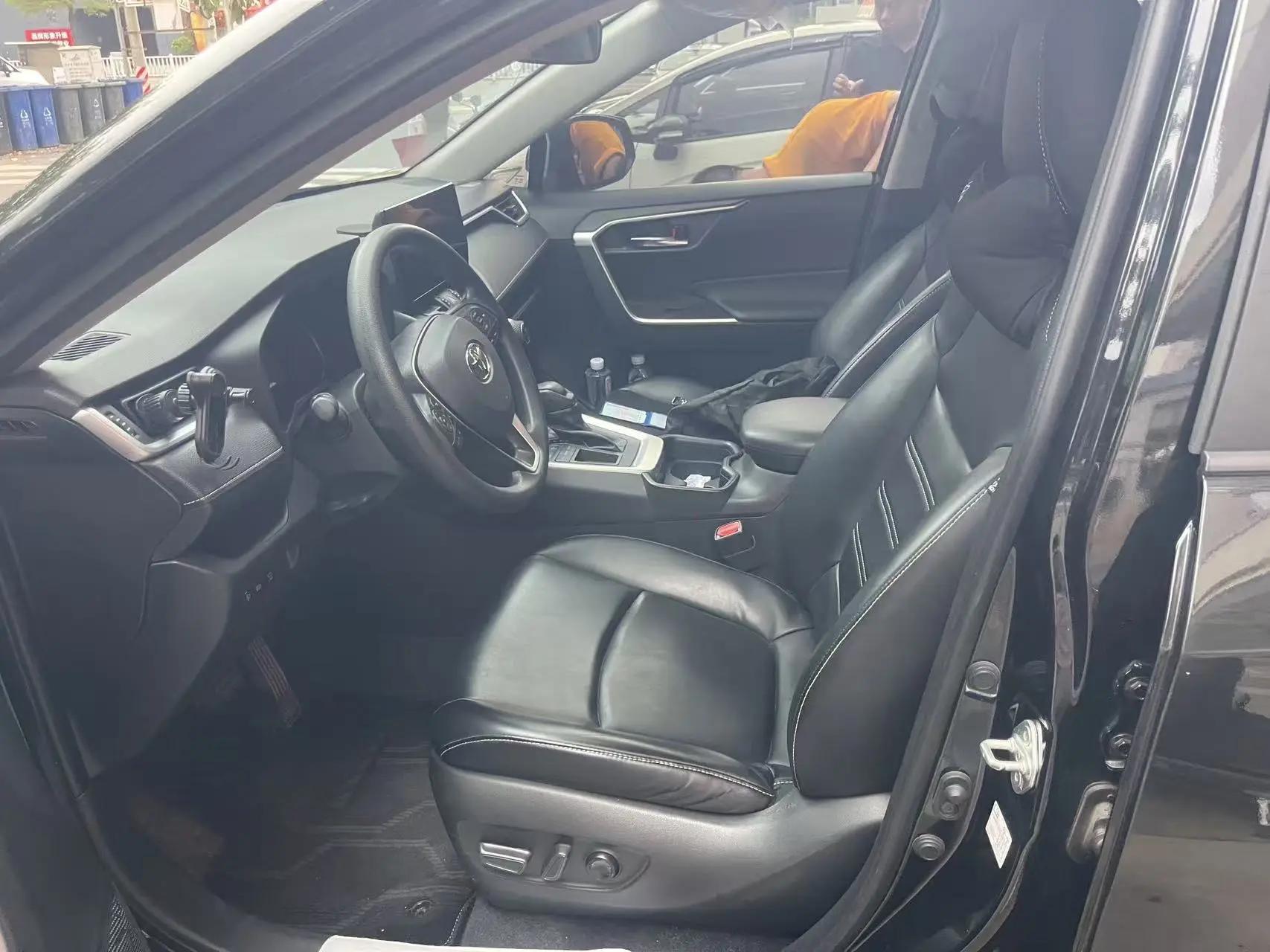 Toyota 2023 RAV4 2.0 CVT Front-Wheel Drive XLE Automatic 3
