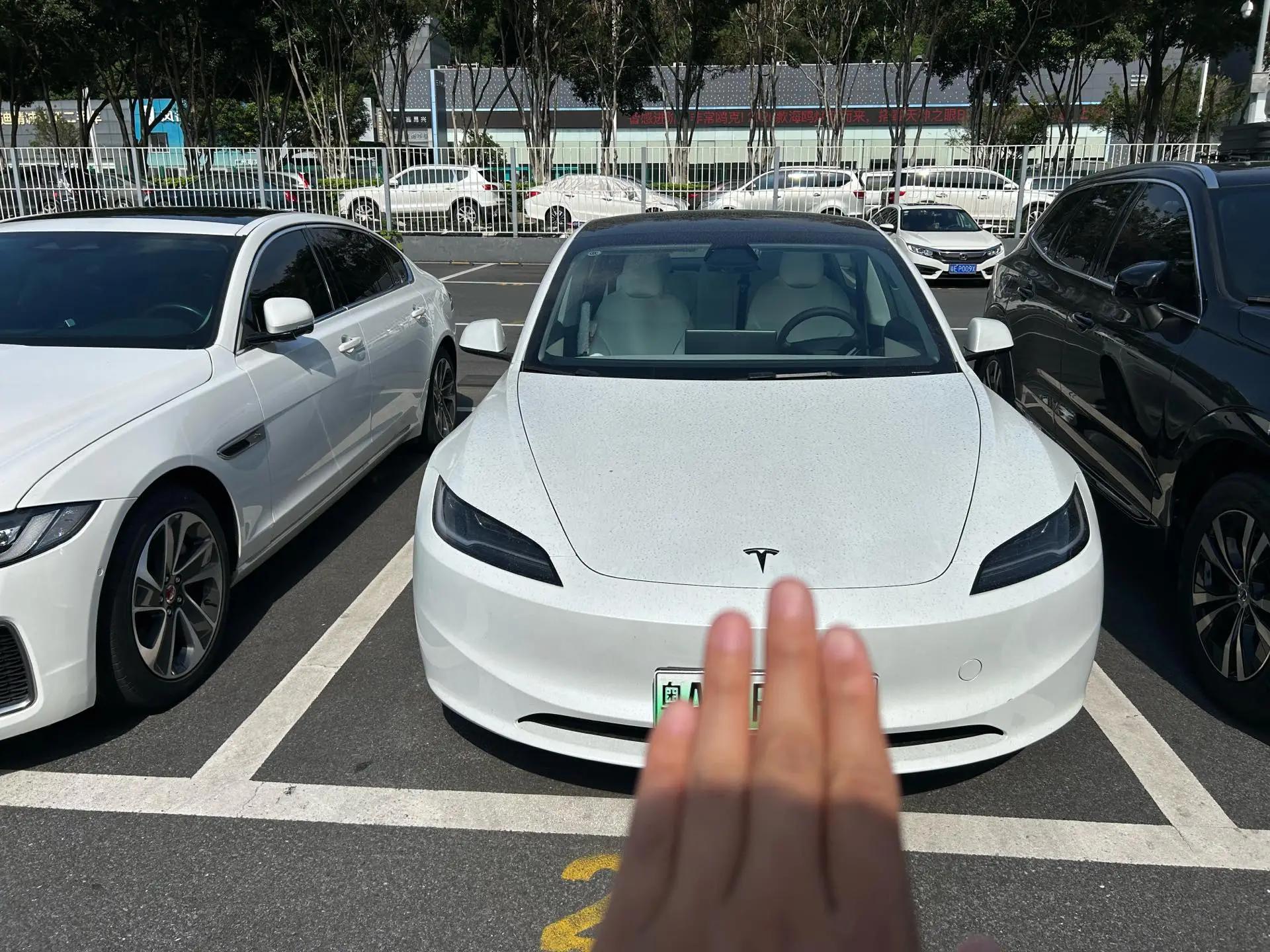 Tesla 2025 Model 3 Rear-Wheel Drive (Refreshed) Automatic 2