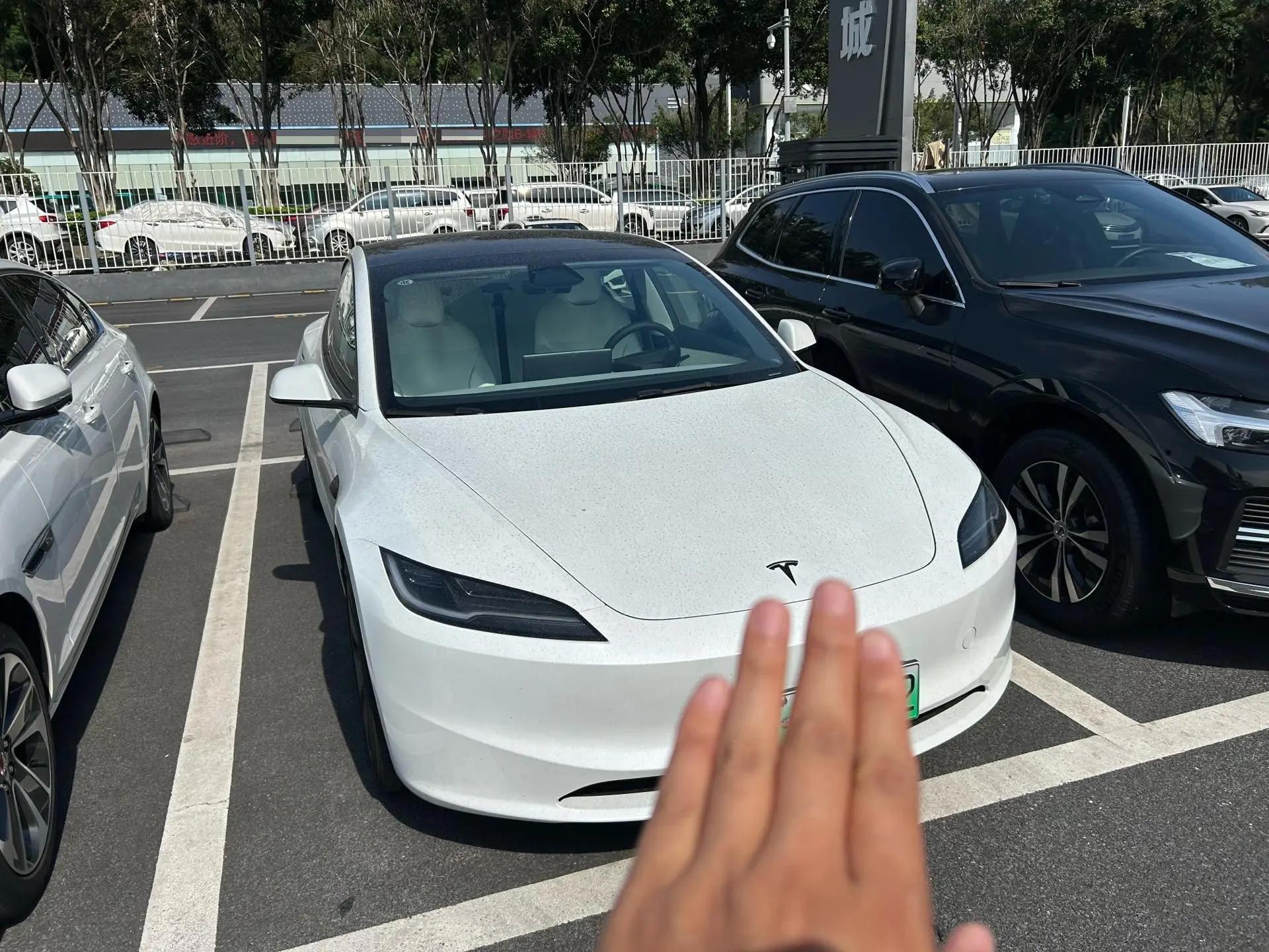 Tesla 2025 Model 3 Rear-Wheel Drive (Refreshed) Automatic 3