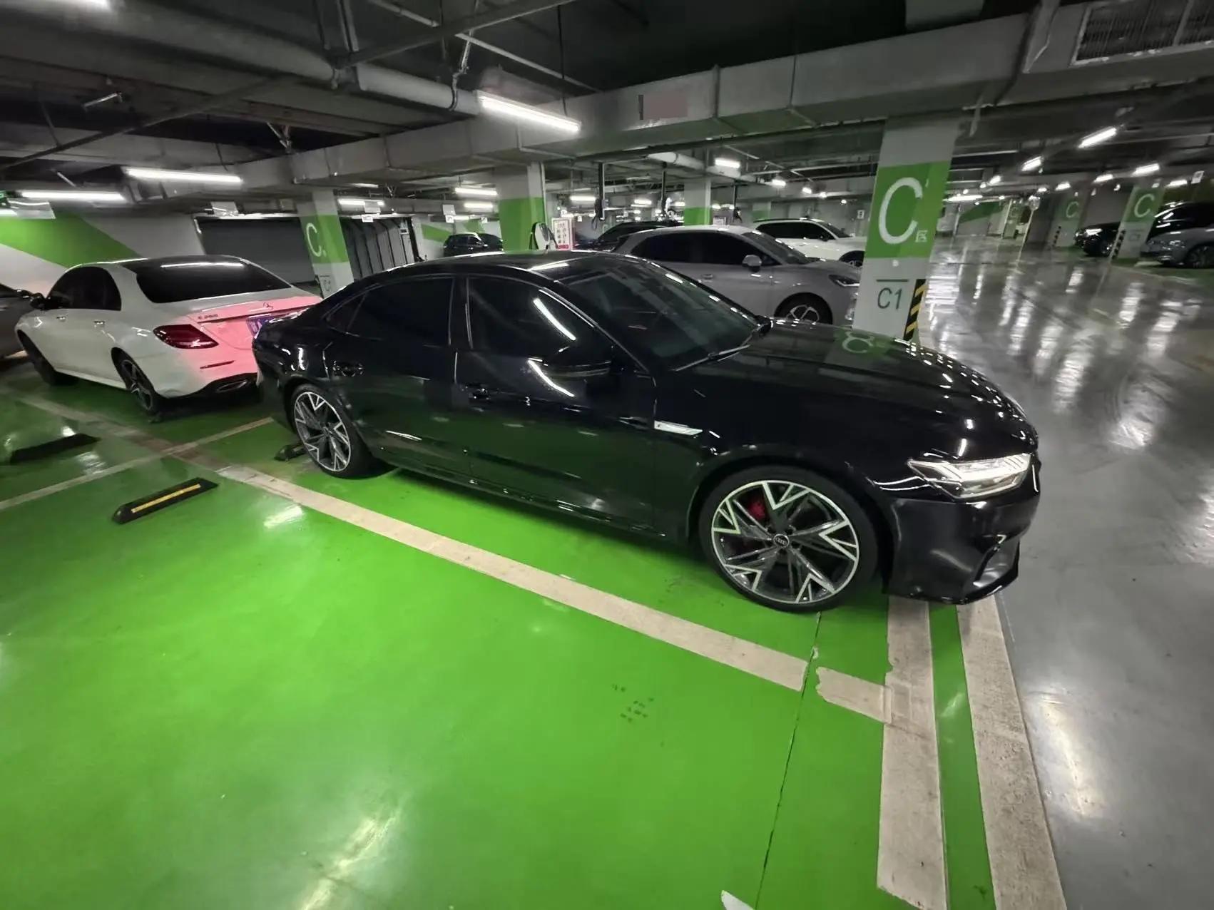 Audi 2024 A7L 2.0TFSI 45TFSI S-line Dream-Building Edition Flow Crystal Package Automatic 5