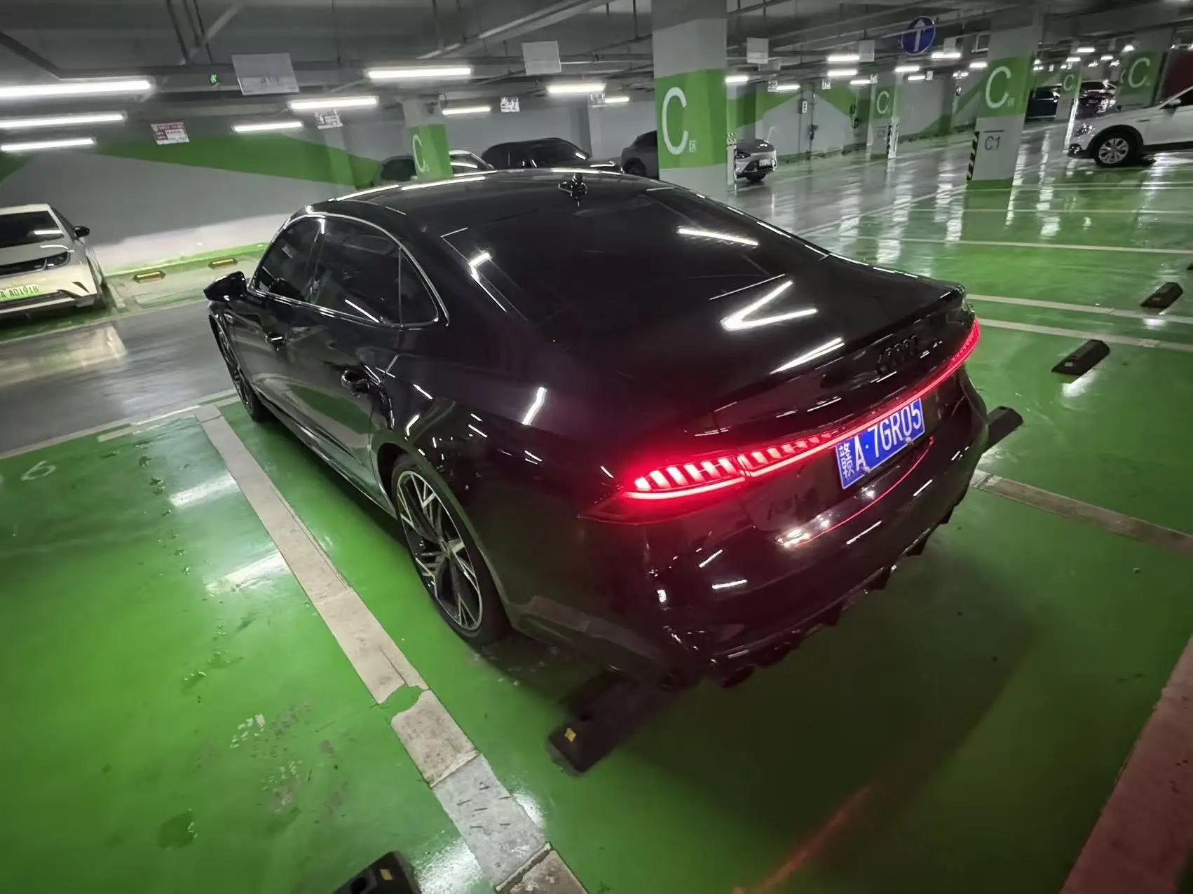 Audi 2024 A7L 2.0TFSI 45TFSI S-line Dream-Building Edition Flow Crystal Package Automatic 8