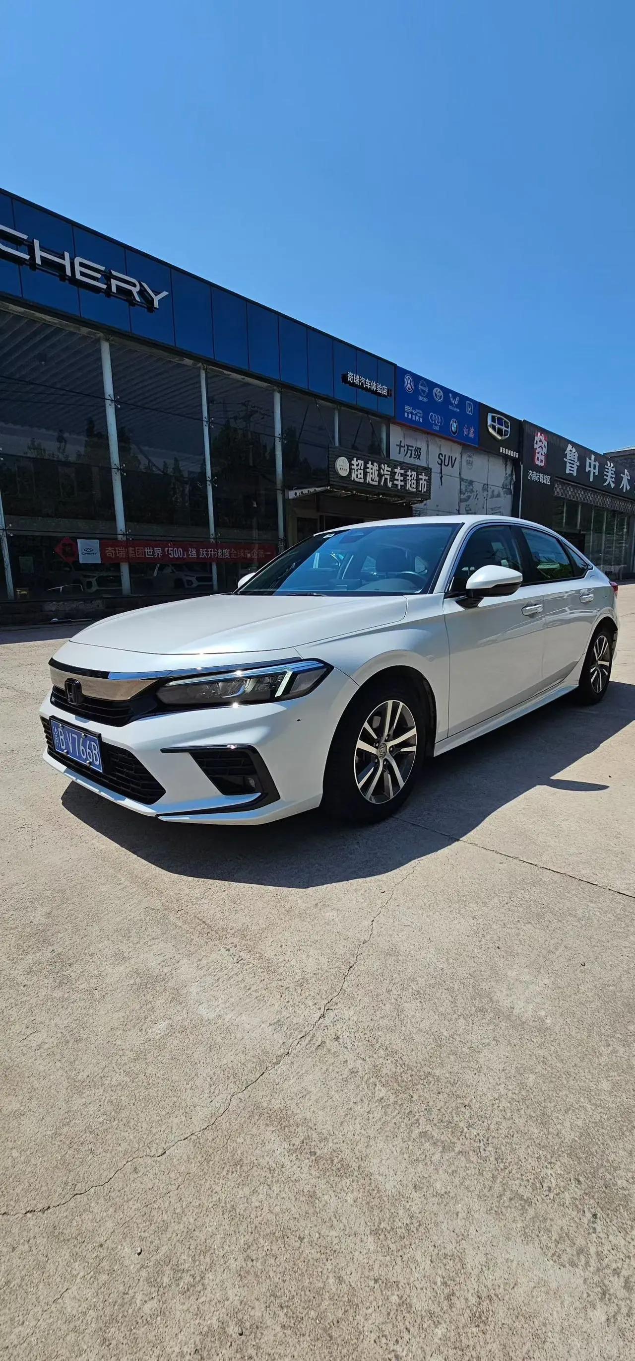 Открыть галерею: Honda 2023 Civic 1.5T CVT 240TURBO EX-L Automatic