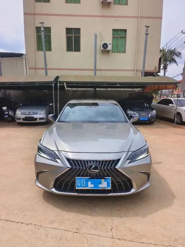 Lexus ES 2022 300h Premium Edition 3