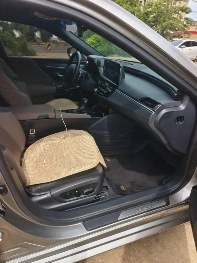 Lexus ES 2022 300h Premium Edition 4