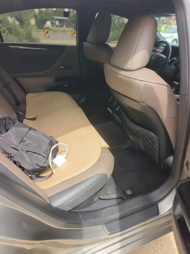 Lexus ES 2022 300h Premium Edition 7