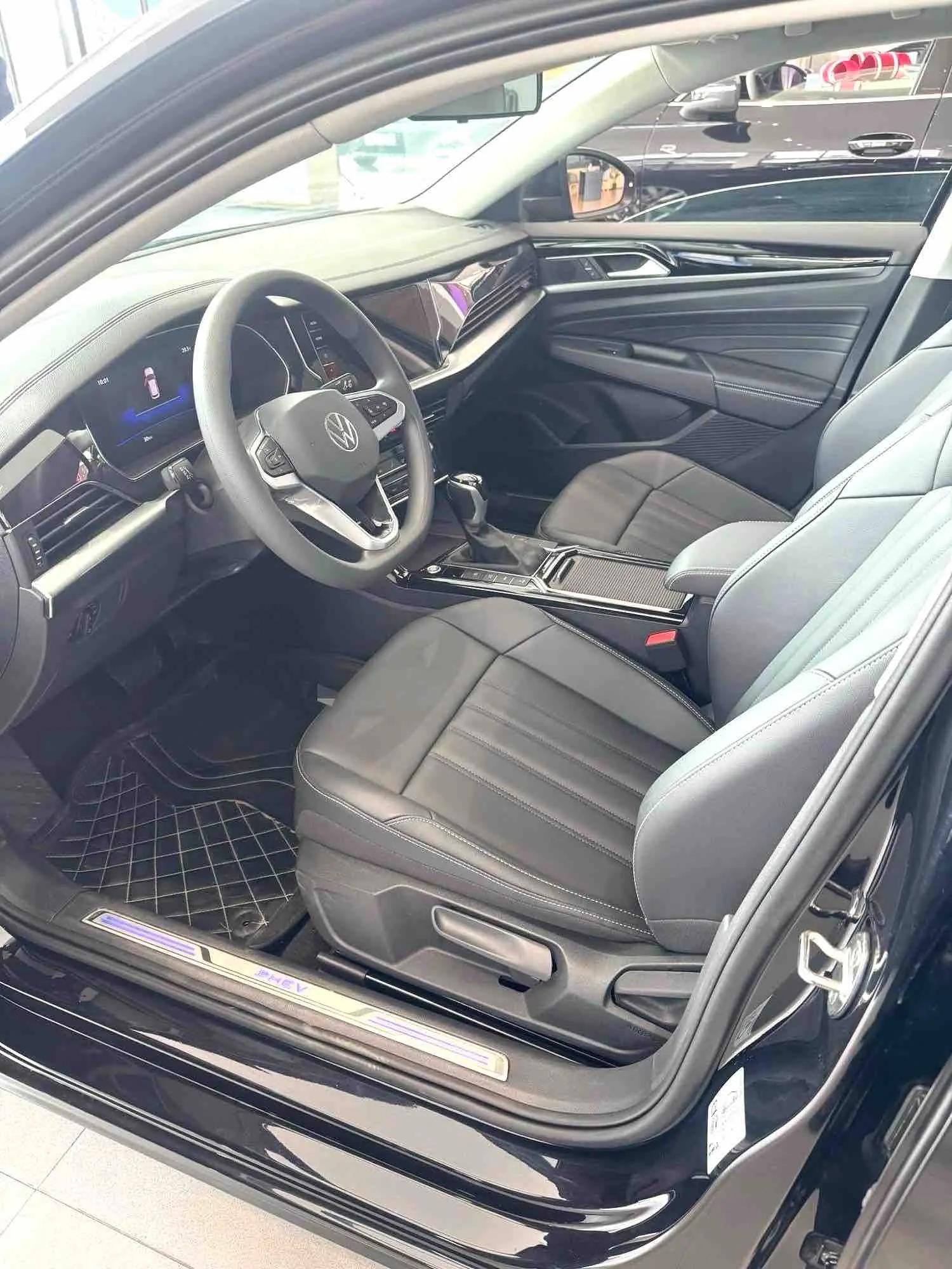 Volkswagen 2025 Passat PHEV 1.4T 430 Business Edition Automatic Gear 4
