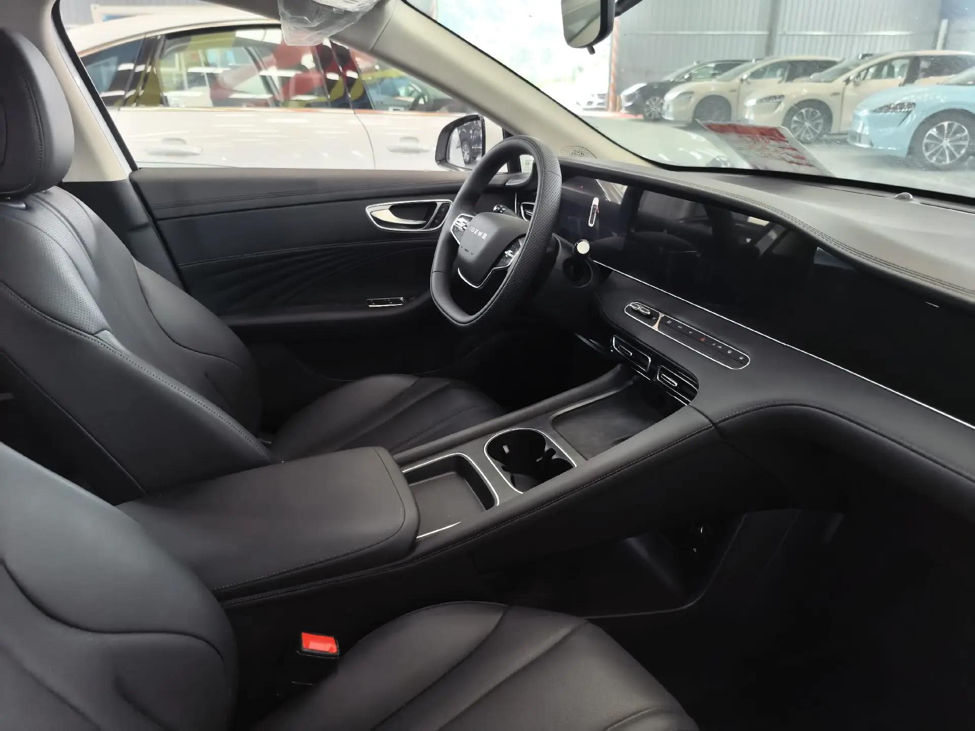 Roewe D7 2023 DMH 125km Exceed Edition 5