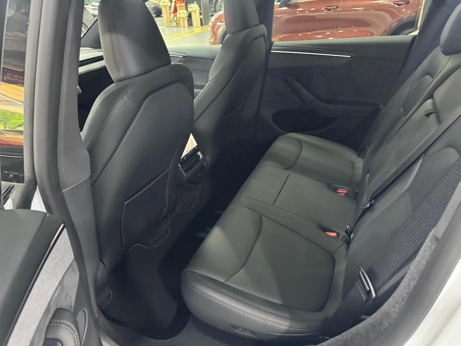 Tesla 2026 Model Y long endurance all-wheel drive version automatic transmission 7