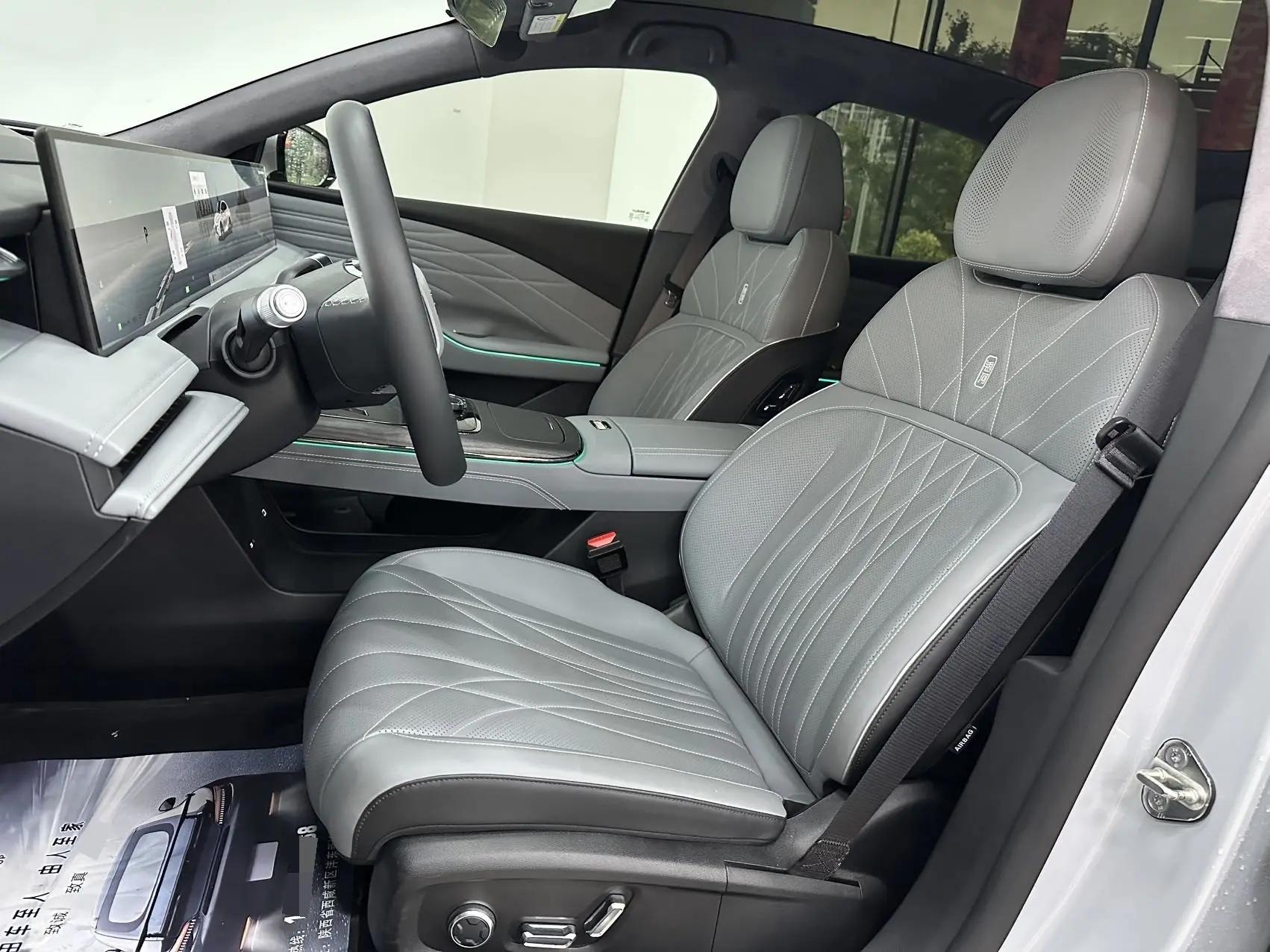 Geely Galaxy 2025 Model E8 700km Long-Range Intelligent Driving Version Automatic 4