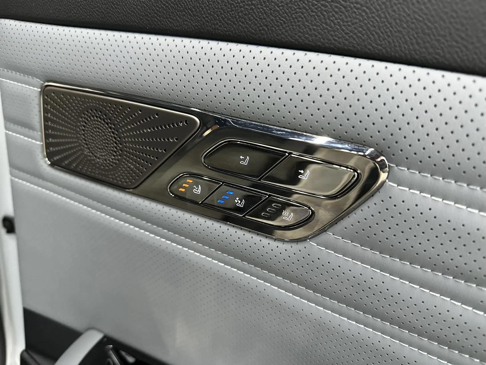 Geely Galaxy 2025 Model E8 700km Long-Range Intelligent Driving Version Automatic 6