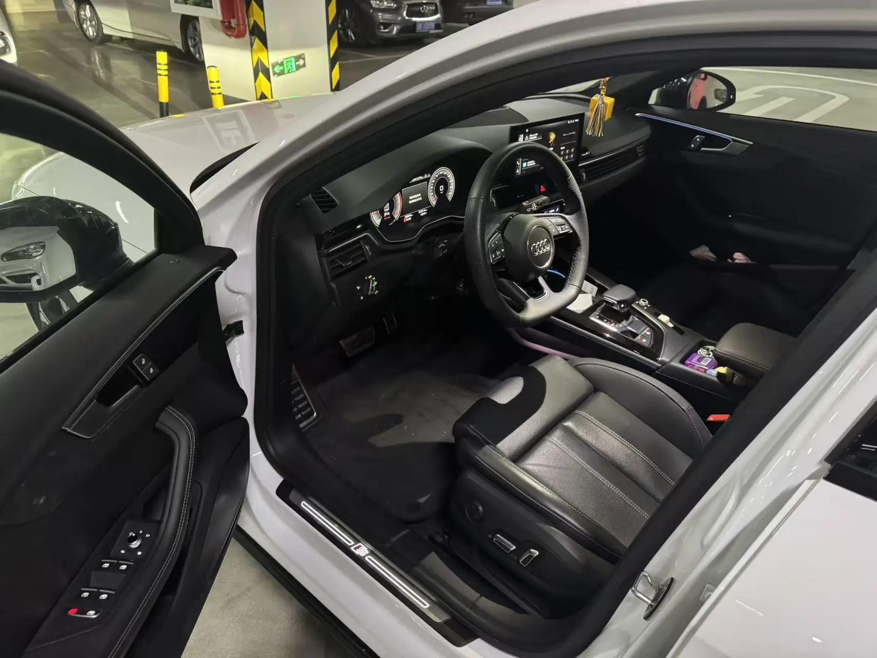 Audi 2024 A4L 2.0TFSI 40TFSI Luxury Dynamic Edition, Automatic 3