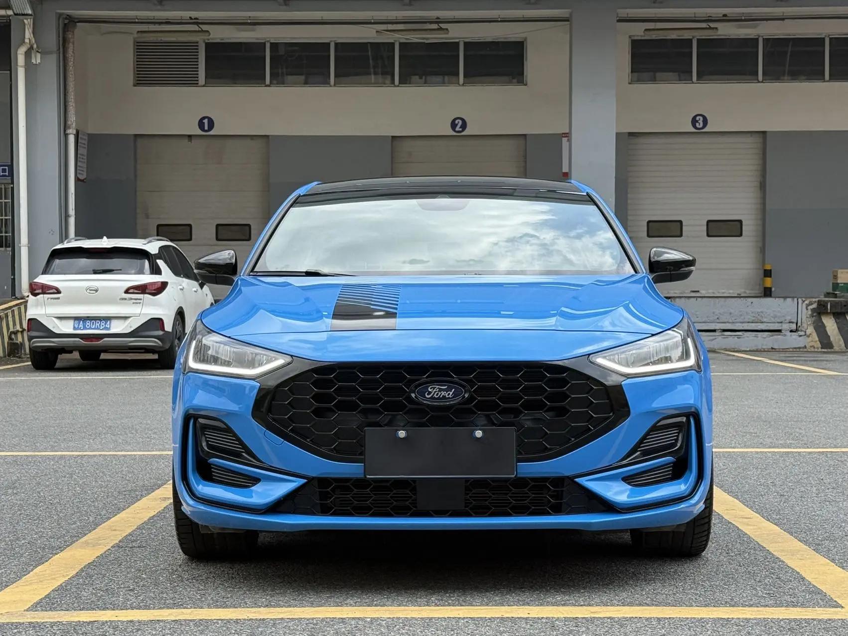 Focus 2022 hatchback EcoBoost 180 automatic ST Line 2