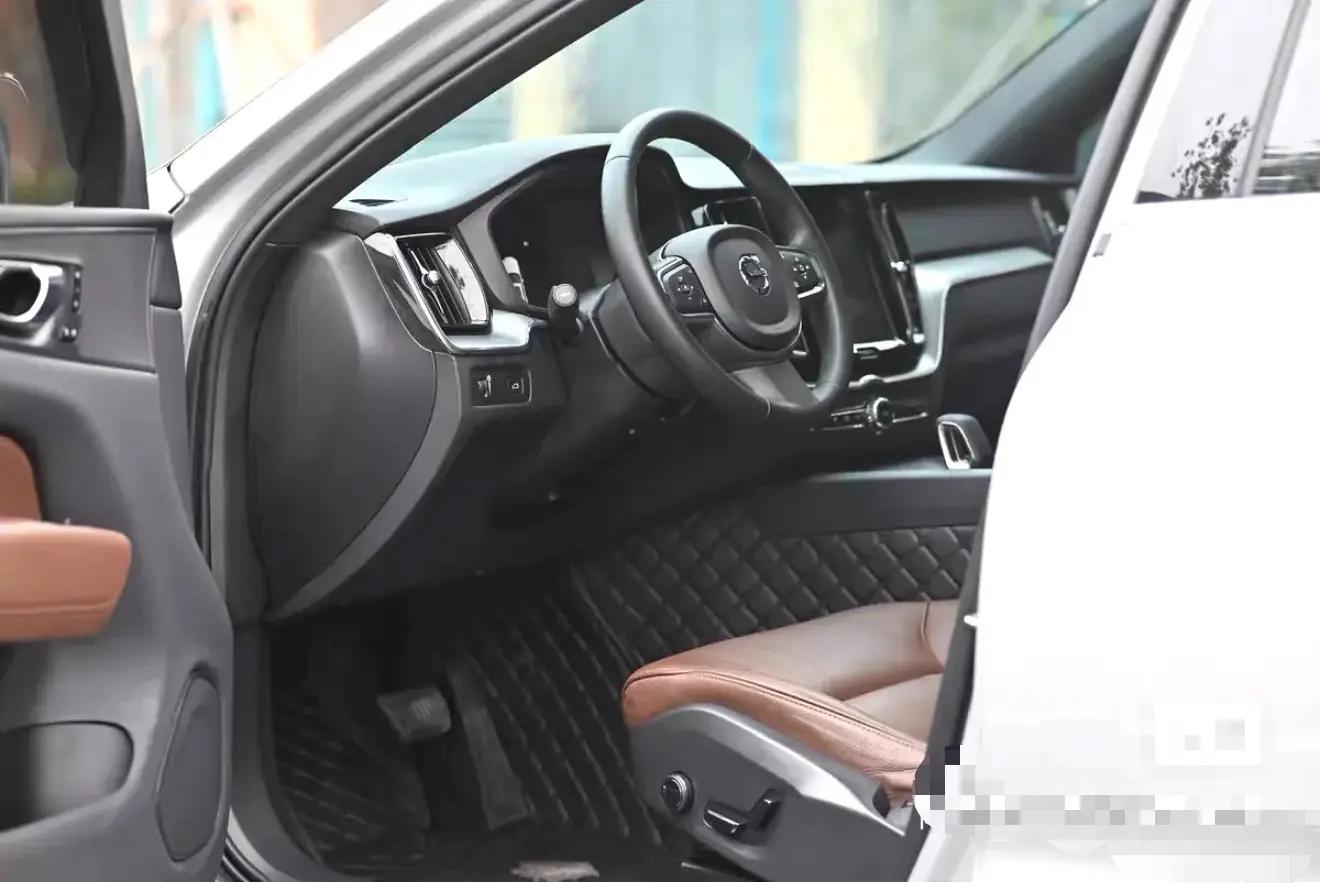 Volvo XC60 2023 B5 4-wheel-drive Zhiyi Deluxe Edition 4