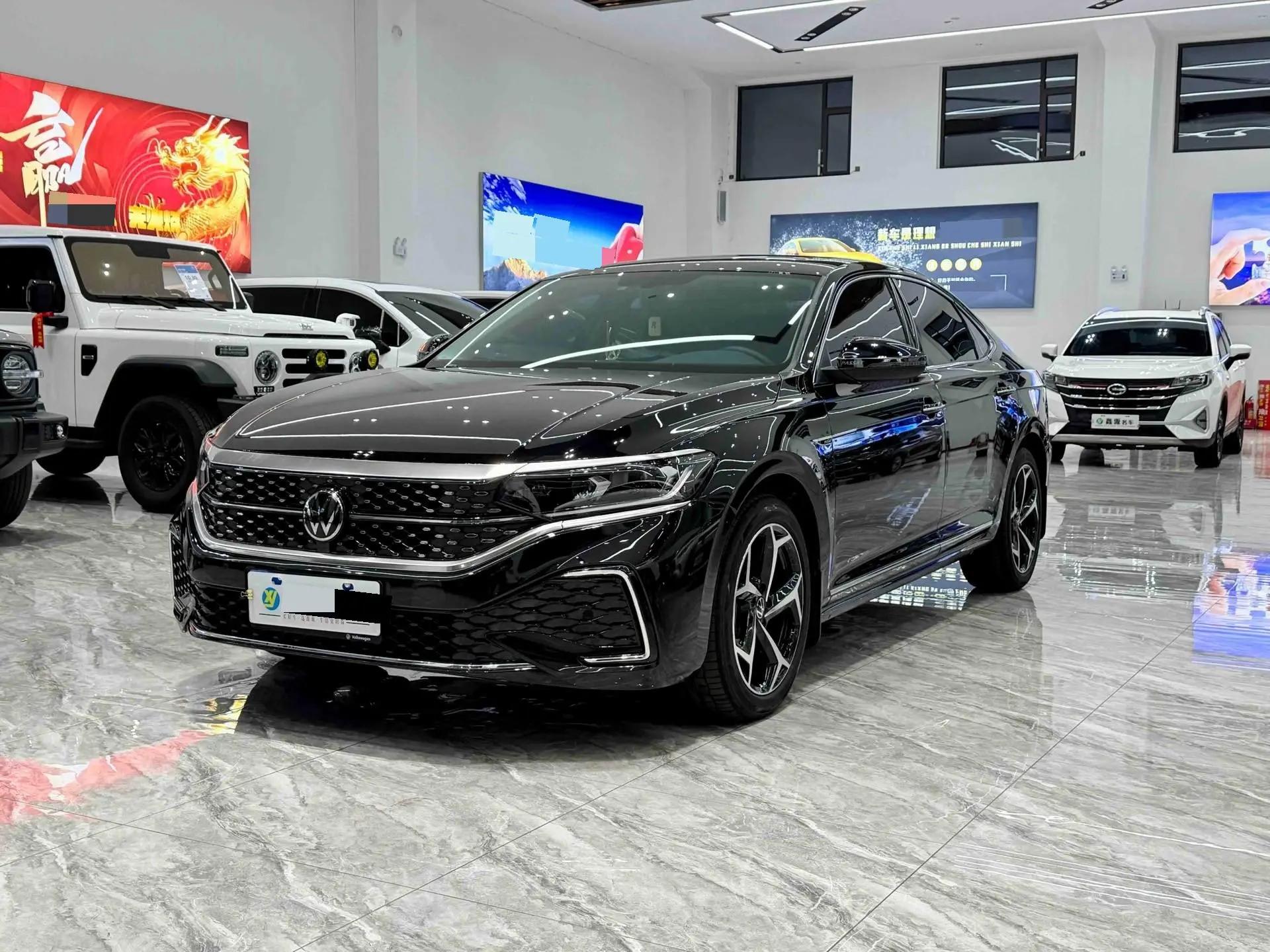 Open image lightbox: Volkswagen 2025 Passat 2.0TSI 330TSI Outstanding Model Starry Sky Elite Edition Automatic