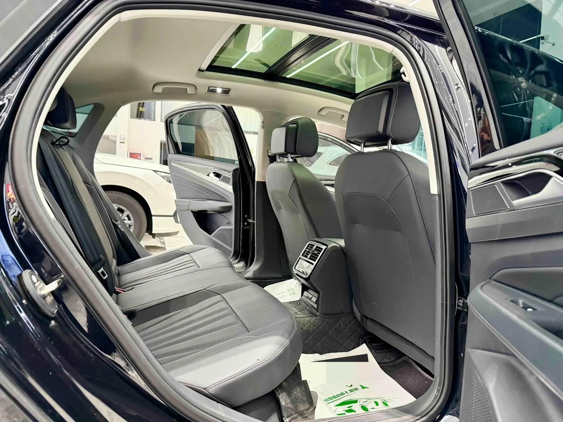 Volkswagen 2025 Passat 2.0TSI 330TSI Outstanding Model Starry Sky Elite Edition Automatic 5