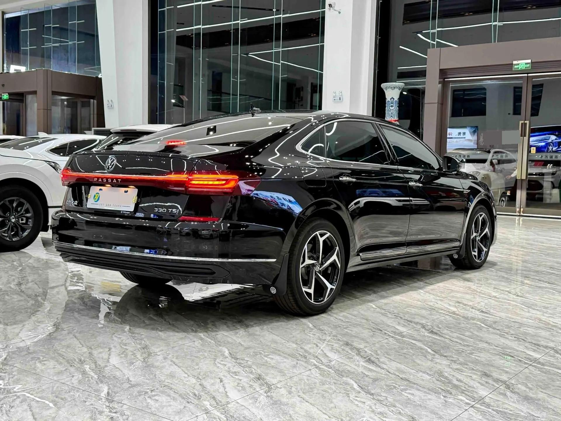 Volkswagen 2025 Passat 2.0TSI 330TSI Outstanding Model Starry Sky Elite Edition Automatic 9