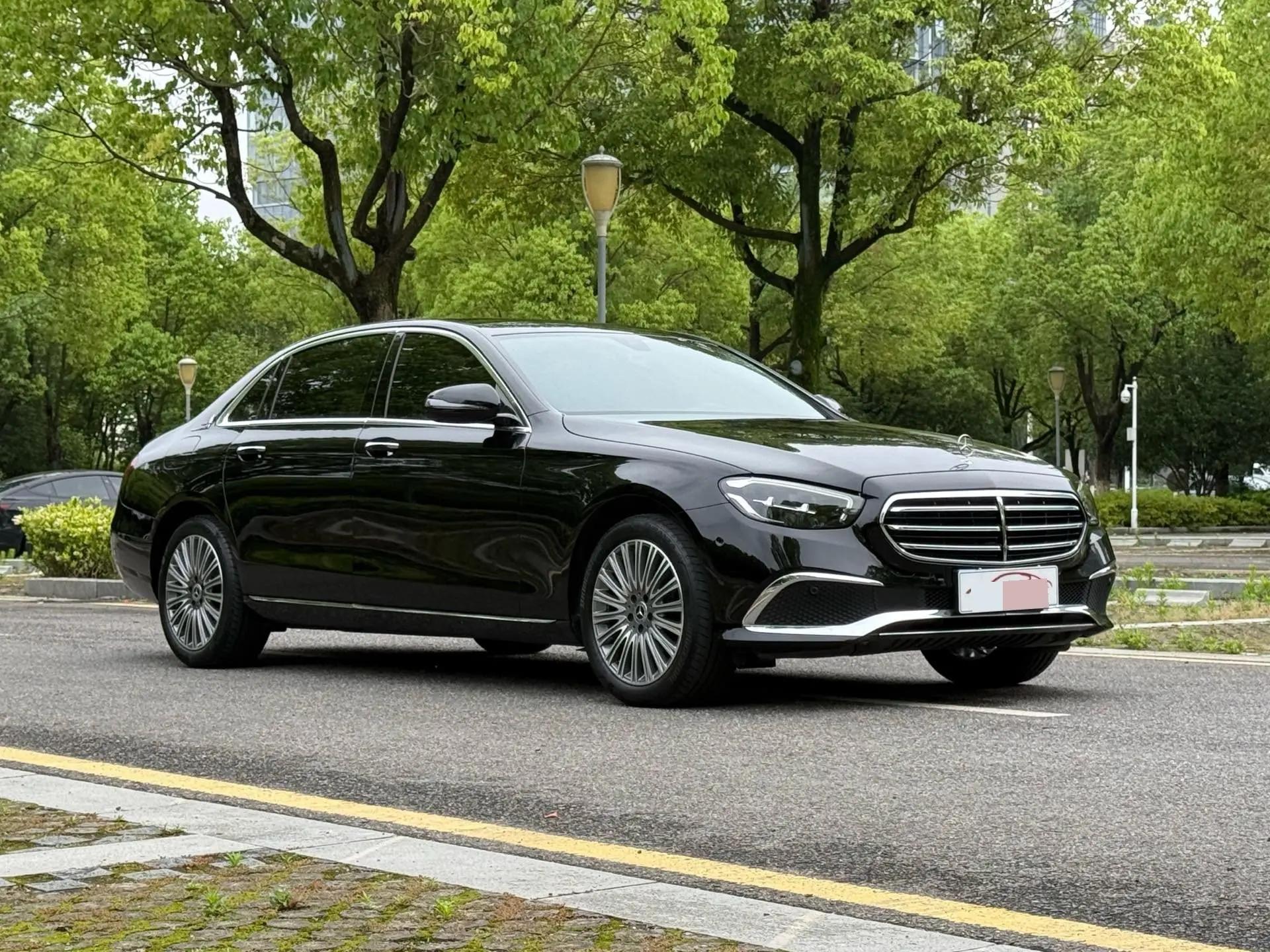 Mercedes Benz Class E 2023 E 260 L 3
