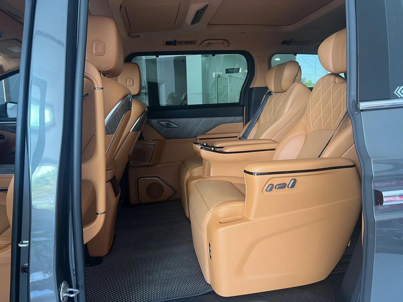 WEY 2025 high mountain 8 Hi4 1.5T four-wheel drive version automatic gear 3
