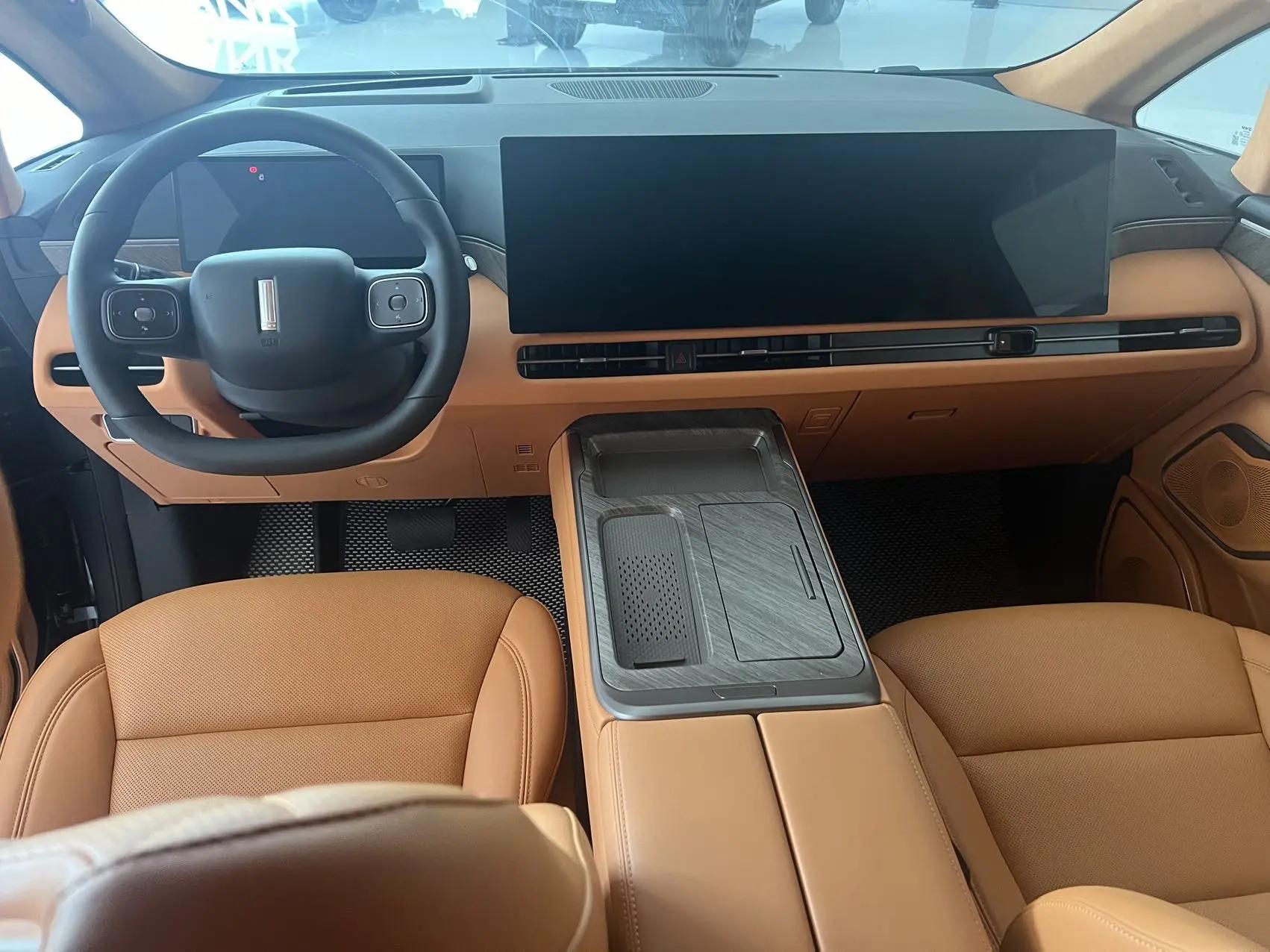 WEY 2025 high mountain 8 Hi4 1.5T four-wheel drive version automatic gear 4