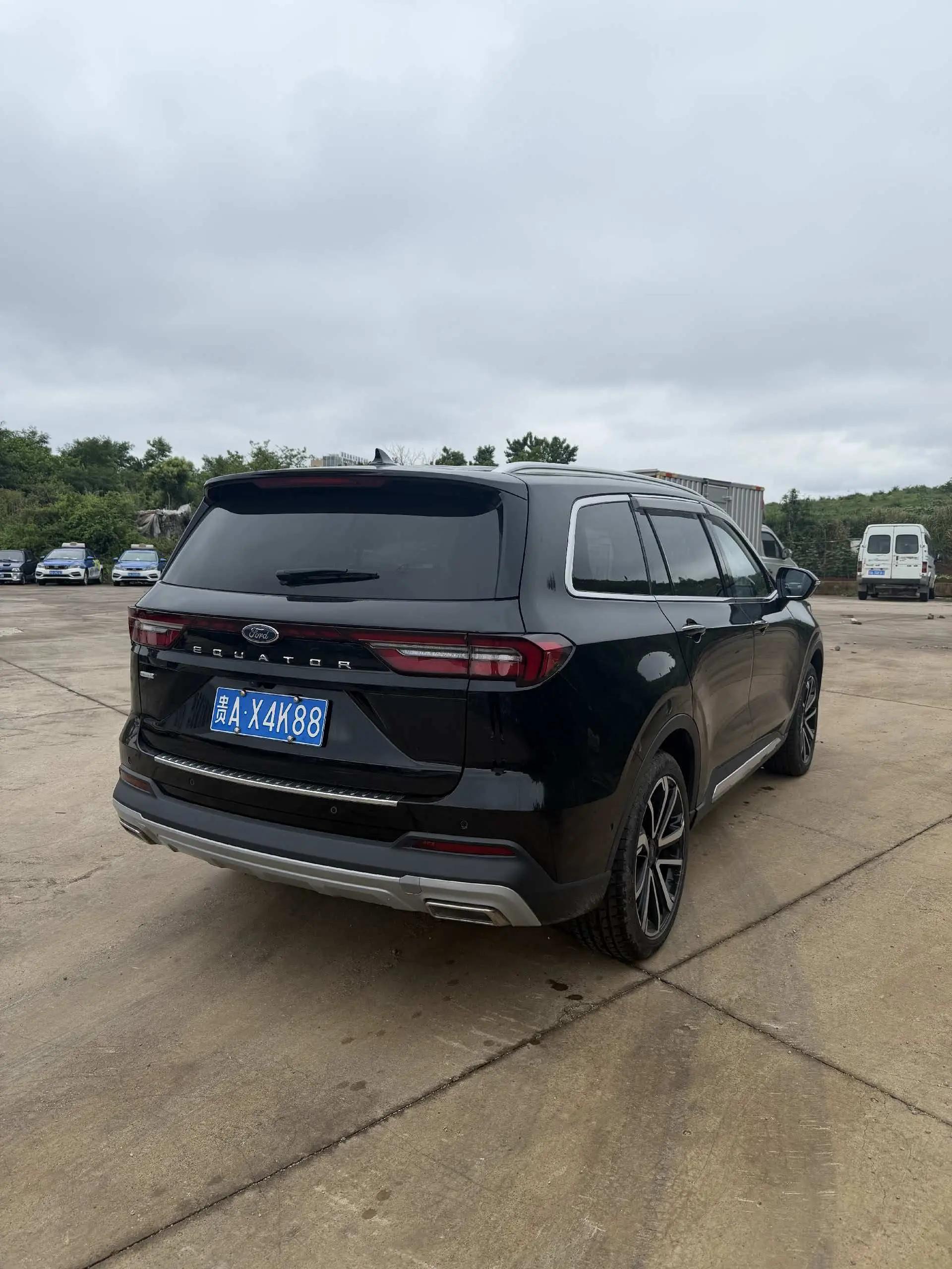 福特 2023款 领裕 2.0T EcoBoost 225 黑曜倾橙版尊领型7座(2/2/3) 自动挡 5