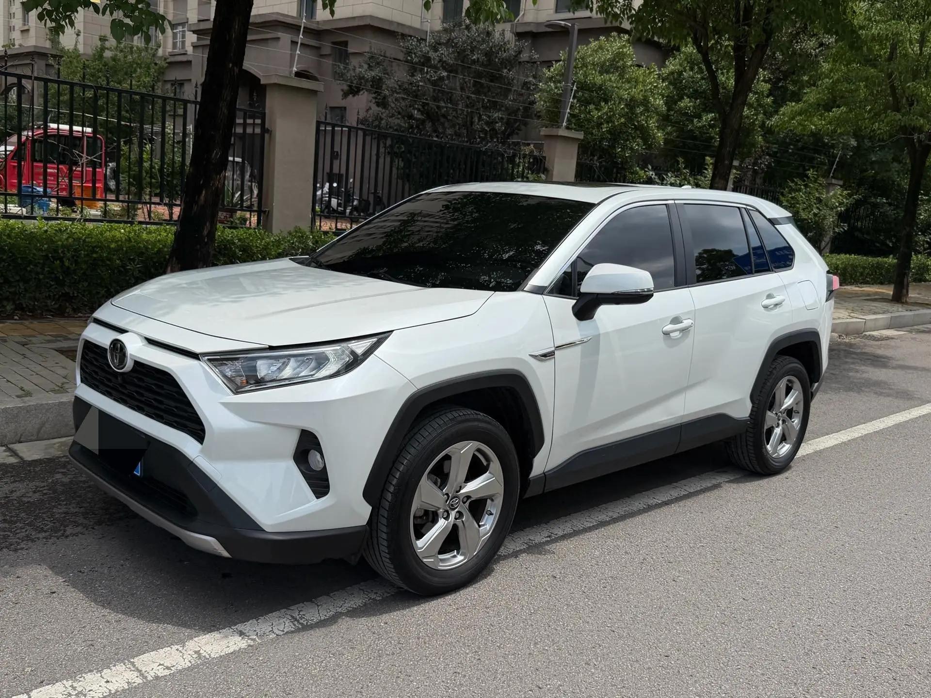 RAV4 Rongfang 2022 2.0L CVT Front-Wheel-Drive Fashion Edition