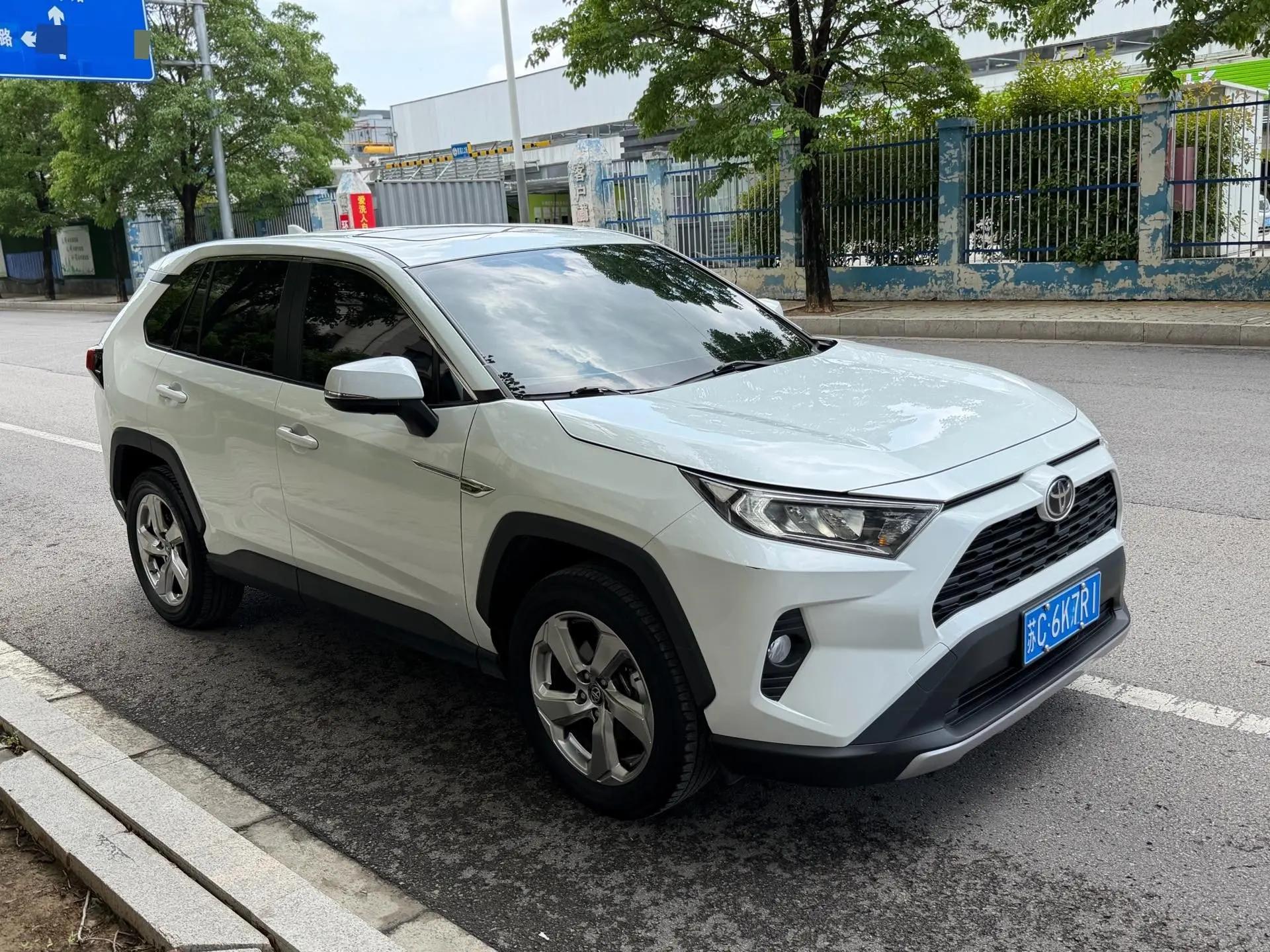 RAV4 Rongfang 2022 2.0L CVT Front-Wheel-Drive Fashion Edition 3