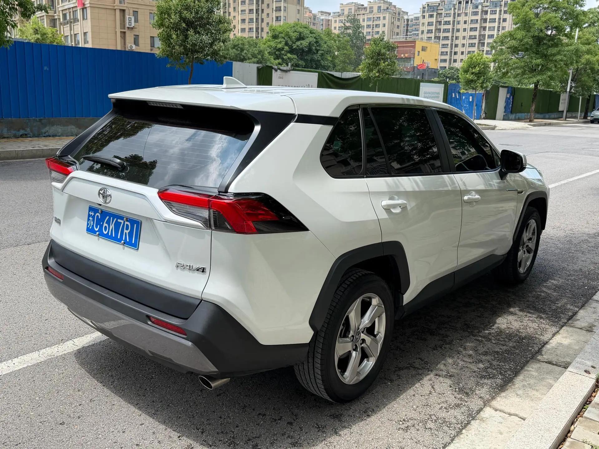 RAV4 Rongfang 2022 2.0L CVT Front-Wheel-Drive Fashion Edition 4