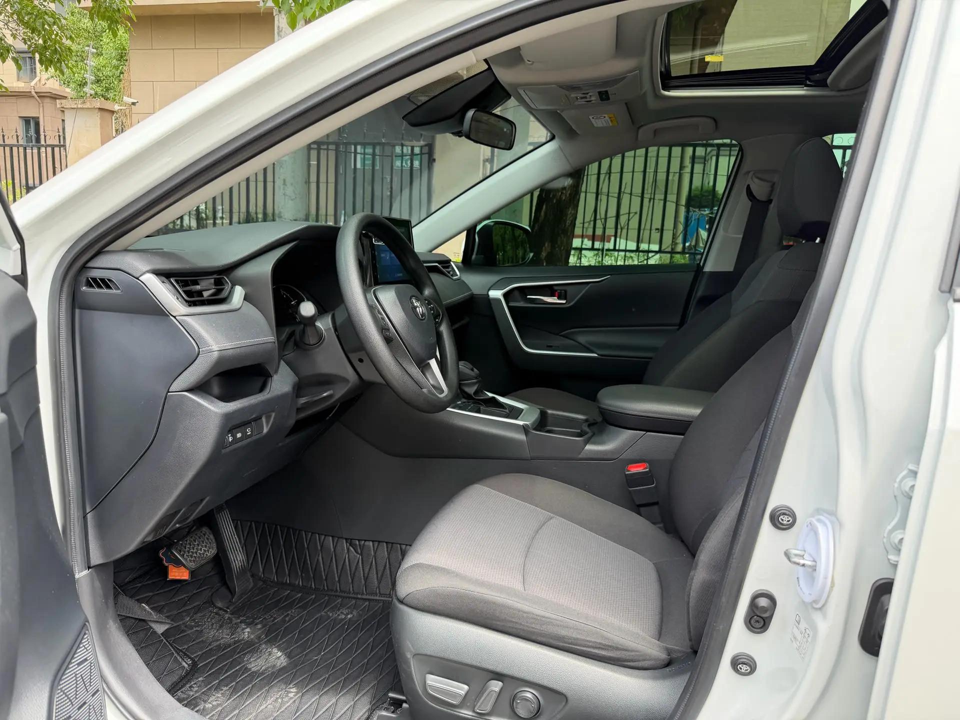 RAV4 Rongfang 2022 2.0L CVT Front-Wheel-Drive Fashion Edition 7