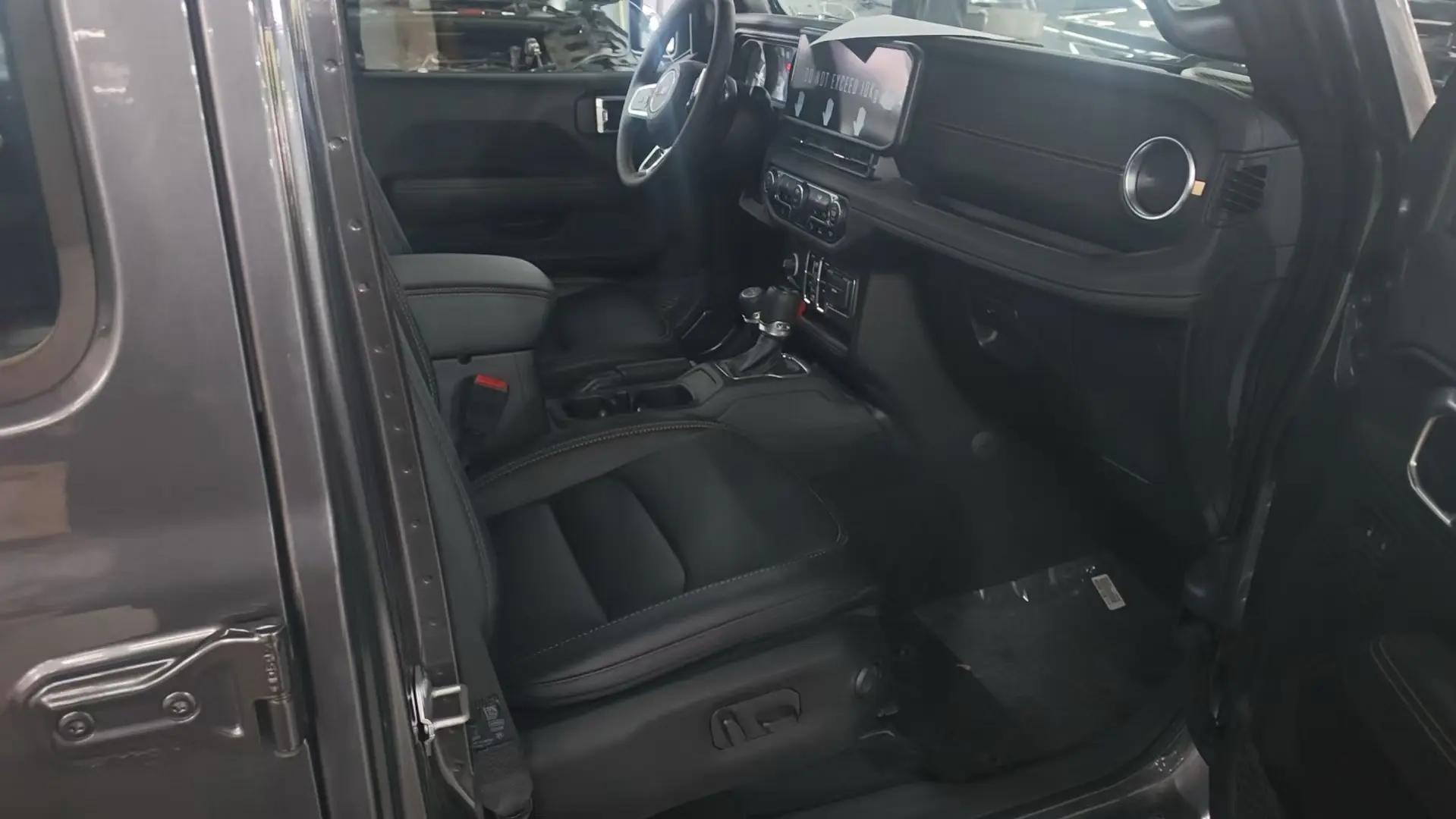 Wrangler 2024 2.0T Sahara Four-door Edition 5