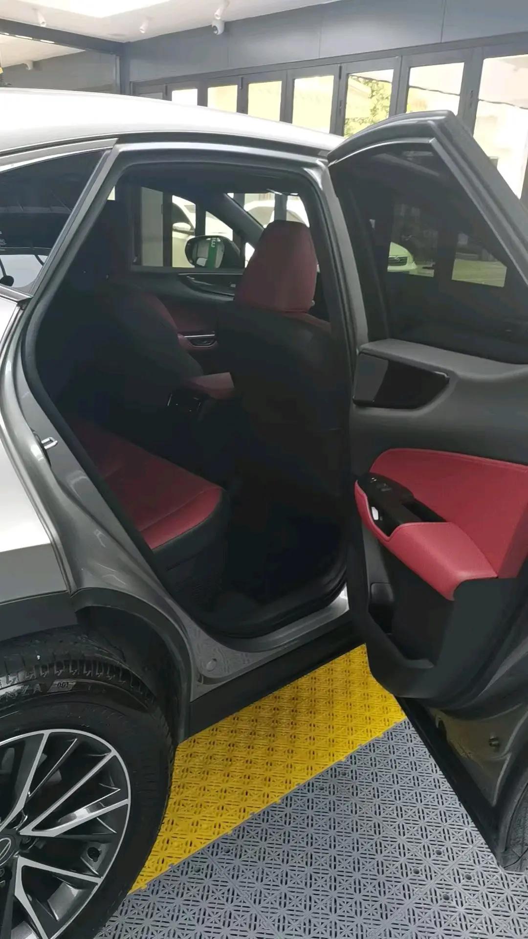 雷克萨斯 NX(进口) 2025款 NX350h 2.5 无级 JOY 自动挡 4