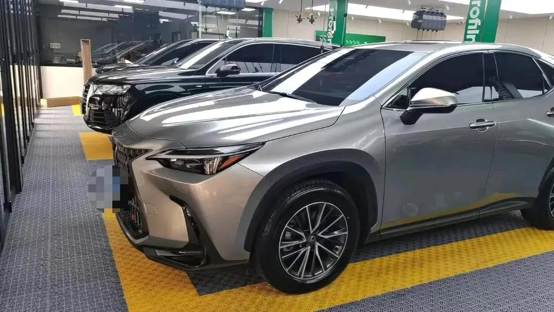 雷克萨斯 NX(进口) 2025款 NX350h 2.5 无级 JOY 自动挡 5