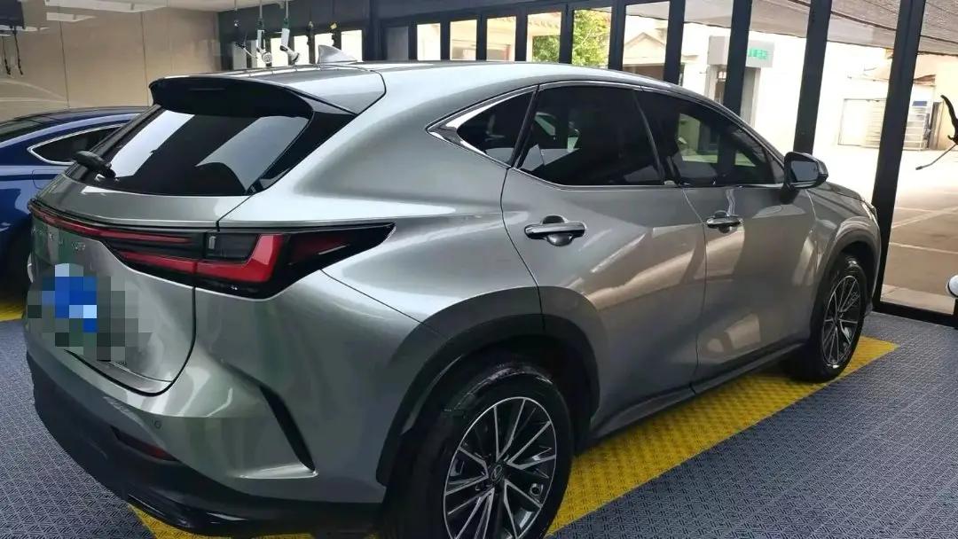 雷克萨斯 NX(进口) 2025款 NX350h 2.5 无级 JOY 自动挡 6