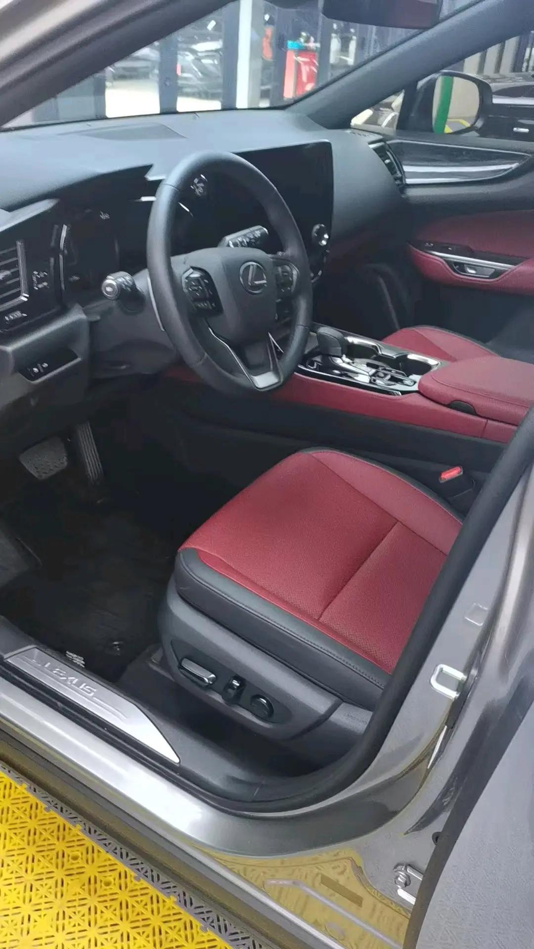 雷克萨斯 NX(进口) 2025款 NX350h 2.5 无级 JOY 自动挡 7
