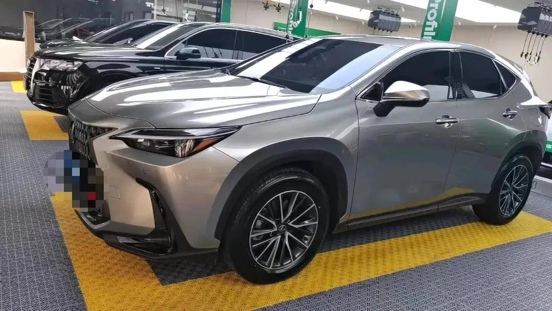 雷克萨斯 NX(进口) 2025款 NX350h 2.5 无级 JOY 自动挡 8