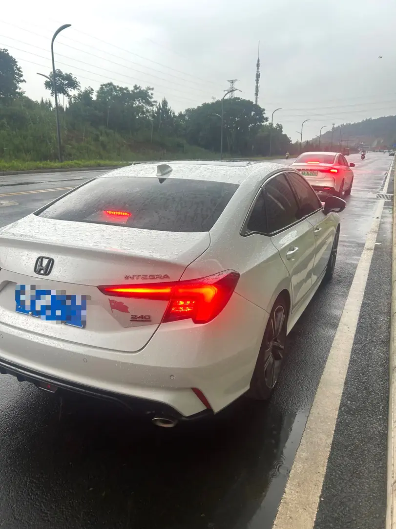 Model 2022 240TURBO CVT Premium Edition 2