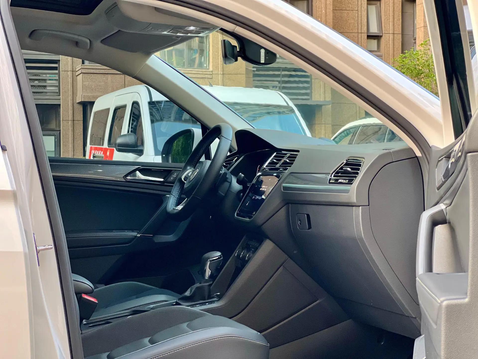 Tiguan L 2021 330TSI Automatic Two-Drive R-Line Enjoy Edition 13
