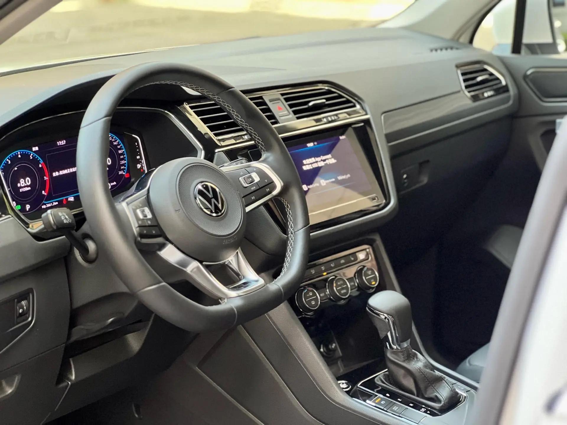 Tiguan L 2021 330TSI Automatic Two-Drive R-Line Enjoy Edition 18