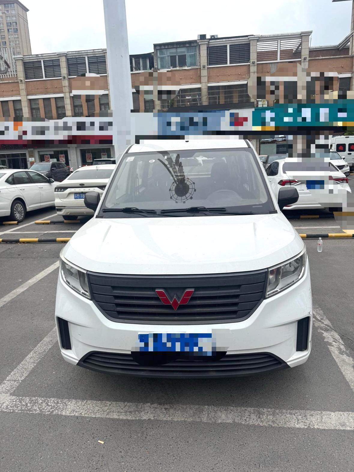 WuLing Hongguang PLUS 2021 Operating Edition 1.5T Manual Standard 7-seat 2