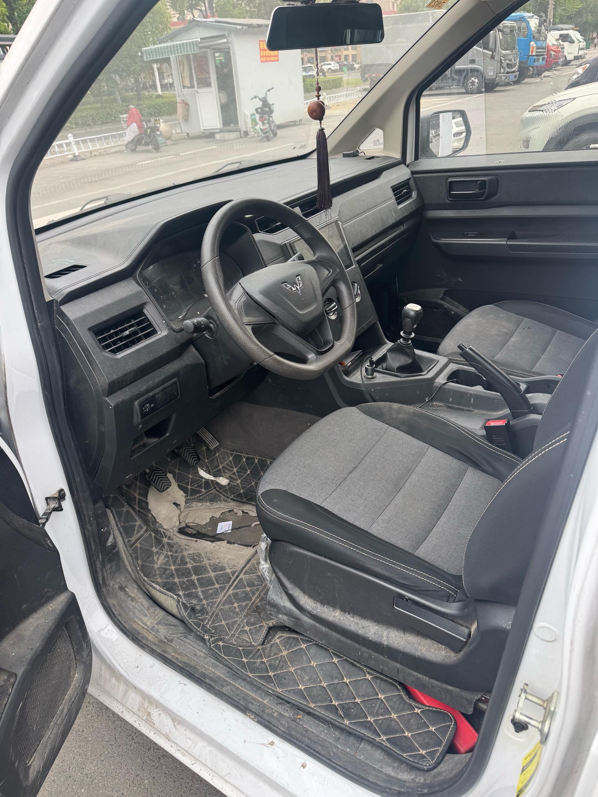 WuLing Hongguang PLUS 2021 Operating Edition 1.5T Manual Standard 7-seat 3