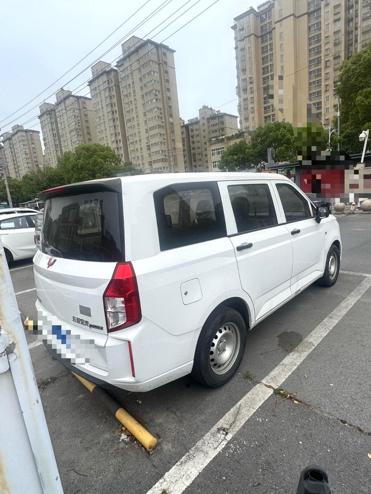 WuLing Hongguang PLUS 2021 Operating Edition 1.5T Manual Standard 7-seat 5