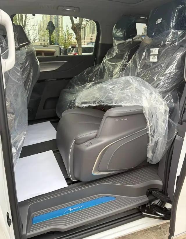 Buick GL8 2020 ES Land Noble 653T Prestige Model 3