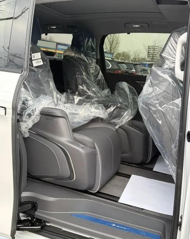 Buick GL8 2020 ES Land Noble 653T Prestige Model 7