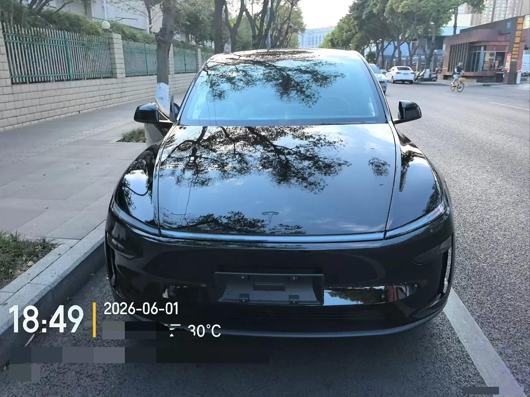 Tesla 2026 Model Y Rear-Wheel Drive Automatic 2