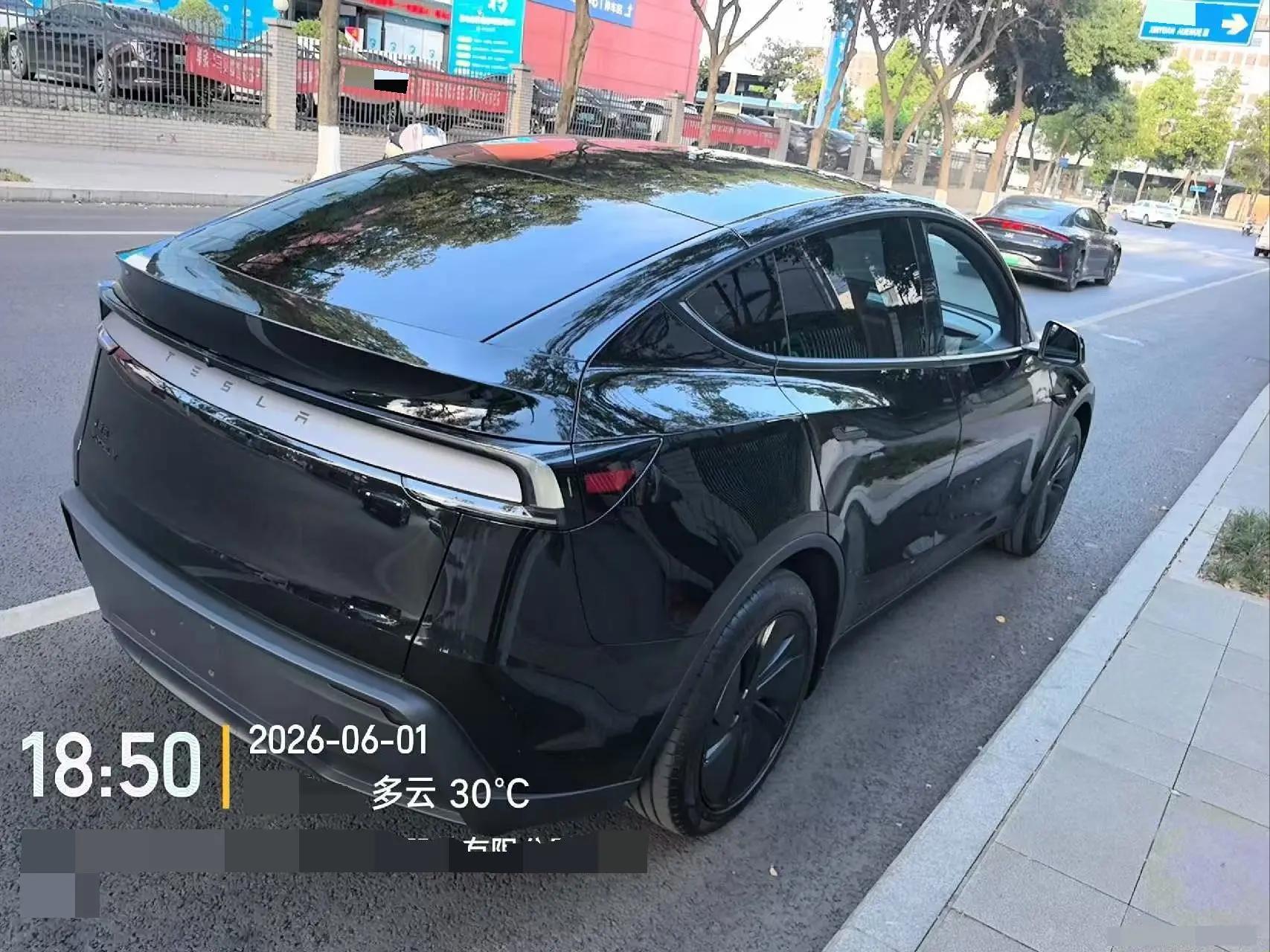 Tesla 2026 Model Y Rear-Wheel Drive Automatic 3