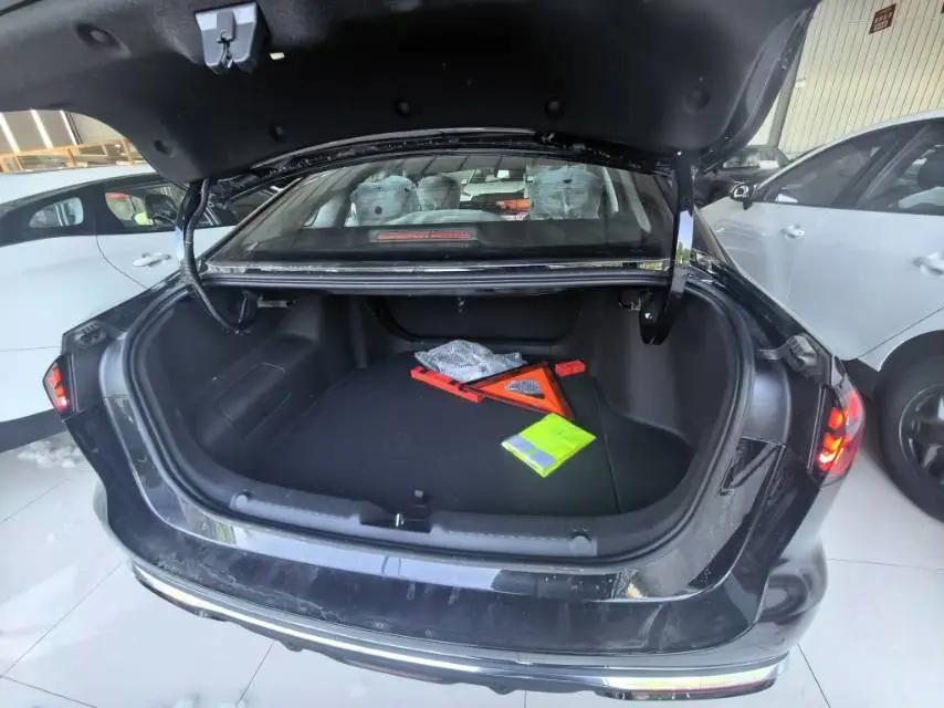 Geely Galaxy 2025 xingyao 6 EM-i 1.5 125km sailing version automatic gear 7