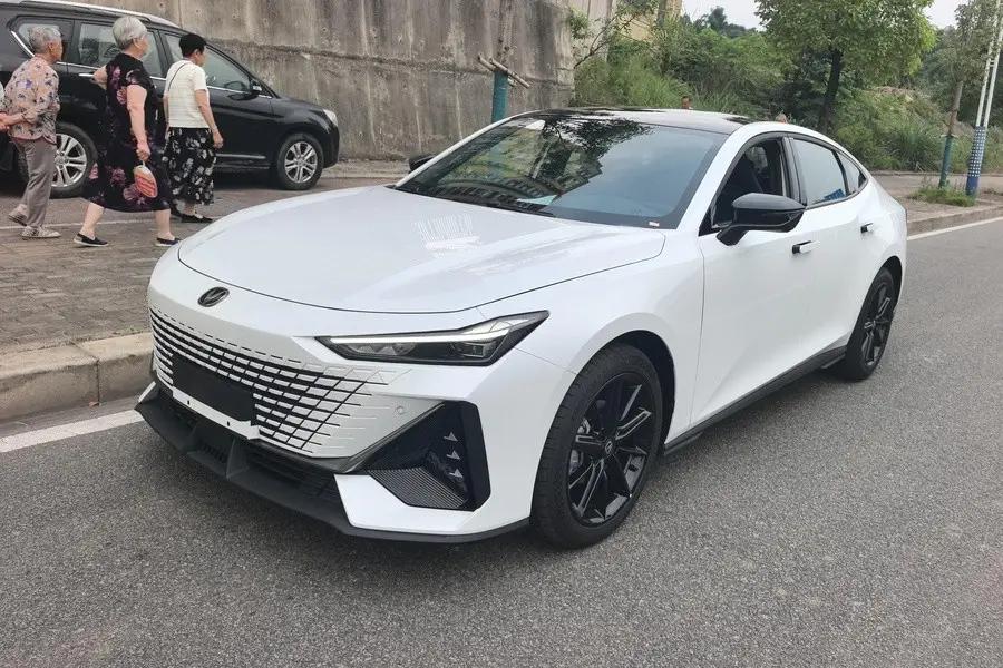 ChangAn 2024 UNI-V 1.5T High Energy Edition Automatic Gear